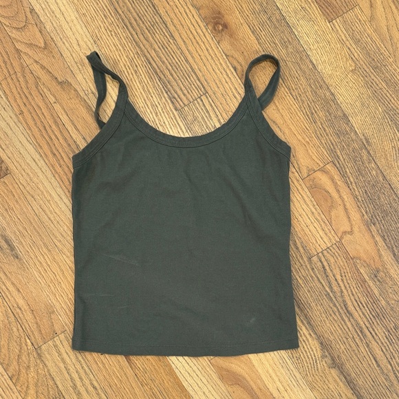 Stylish Women's Tank Tops - Black, Green, Cream, and More Size: Medium - Picture 3 of 8